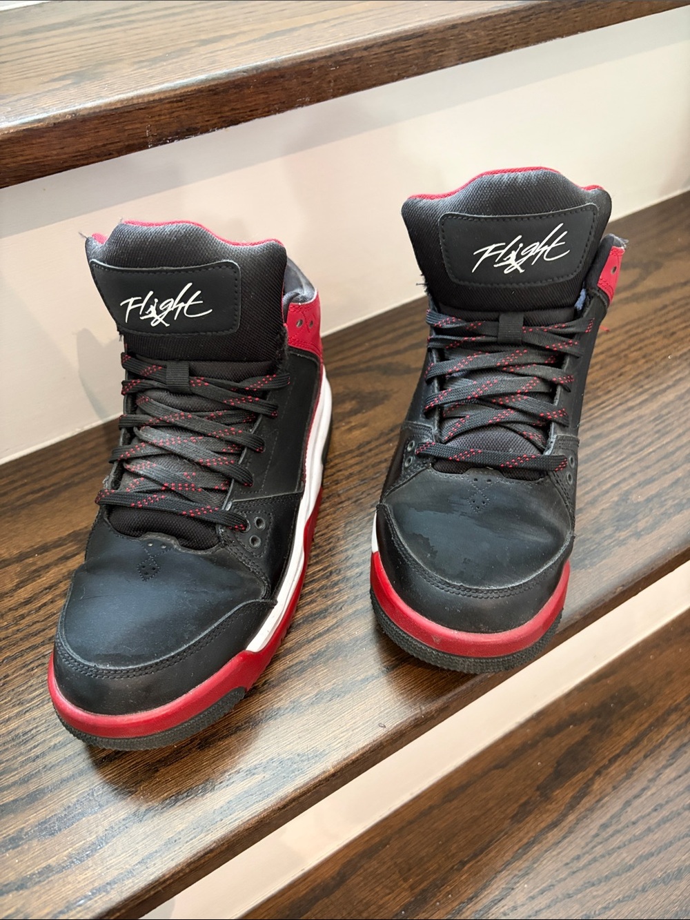 High-Top boys Basketball Sneakers in Black & Red - Jordans